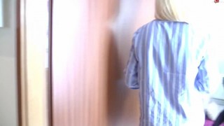 Две сексуальные и опытные подруги решили устроить небольшую групповушку со своими дочерьми.