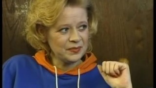 Тетя и ее племянник собрались дома, чтобы провести своё время вместе.